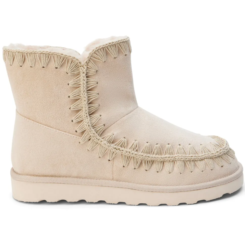 Tahoe Embroidered Round Toe Pull On Boots