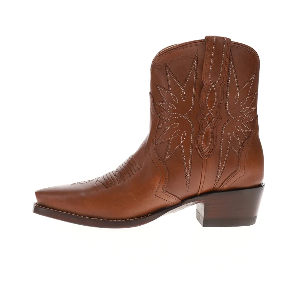 The Lynn Embroidered Snip Toe Pull On Cowboy Booties