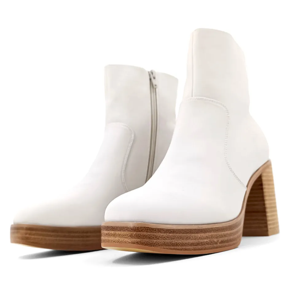 Vernita Round Toe Platform Zippered Boots